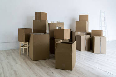 Cardboard boxes on floor in living room - GIOF09680