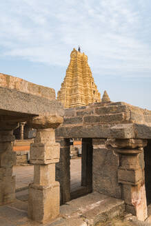 Indien, Karnataka, Hampi, Architektur des alten Virupaksha-Tempels - JMPF00626