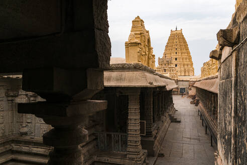 Indien, Karnataka, Hampi, Architektur des alten Virupaksha-Tempels - JMPF00628