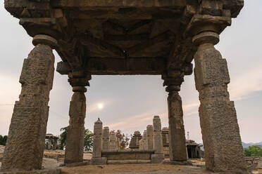 Indien, Karnataka, Hampi, Architektur des alten Virupaksha-Tempels - JMPF00630