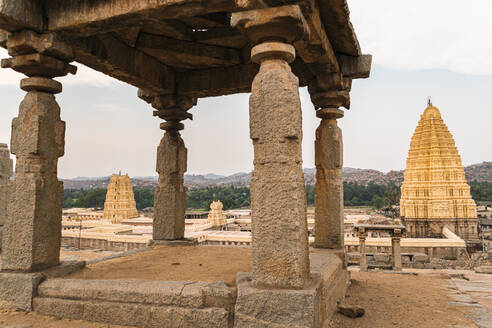 Indien, Karnataka, Hampi, Architektur des alten Virupaksha-Tempels - JMPF00631