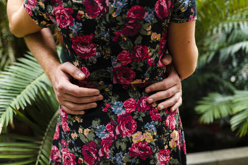 Heterosexual couple embracing in park - JMPF00645