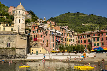 Santa Margheritte de Antiochia church and harbor, Vernazza, Cinque Terre, UNESCO World Heritage Site, Liguria, Italy, Europe - RHPLF18212