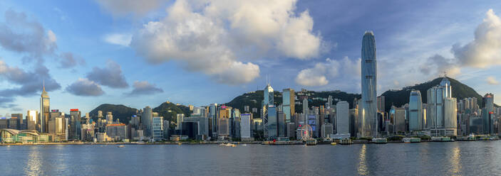 Skyline der Insel Hongkong, Hongkong, China, Asien - RHPLF18231