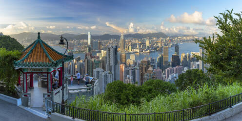 Löwenpavillon auf dem Victoria Peak und Skyline, Hongkong, China, Asien - RHPLF18235