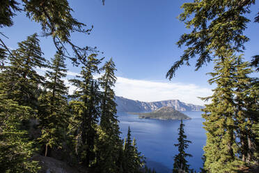 Wizard Island in Crater Lake, the deepest lake in the United States, Crater Lake National Park, Oregon, United States of America, North America - RHPLF18281
