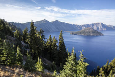 Wizard Island in Crater Lake, the deepest lake in the United States, Crater Lake National Park, Oregon, United States of America, North America - RHPLF18282