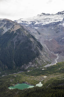 Schmelzwassersee am Mount Rainier vom Burroughs Mountain Trail aus, Mount Rainier National Park, Washington State, Vereinigte Staaten von Amerika, Nordamerika - RHPLF18303