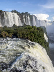 Blick auf die Iguacu-Fälle (Cataratas do Iguacu), UNESCO-Weltkulturerbe, von der brasilianischen Seite, Parana, Brasilien, Südamerika - RHPLF18334