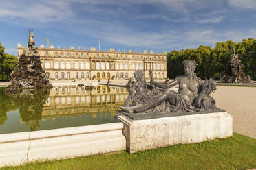 Schloss Herrenchiemsee auf der Herreninsel im Chiemsee, Chiemgau, Oberbayern, Deutschland, Europa - RHPLF18368