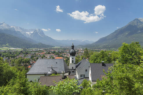 Blick von der Wallfahrtskirche St. Anton zum Kramerberg, Bayerische Alpen, Garmisch-Partenkirchen, Werdenfelser Land, Oberbayern, Deutschland, Europa - RHPLF18372