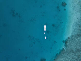 Luftaufnahme eines Bootes, Insel Hudhuranfushi, Malediven - KNTF05839