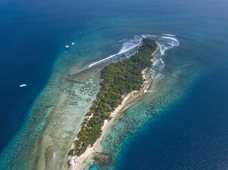 Tropische Insel im Meer, Luftaufnahme - KNTF05866