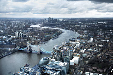 Vereinigtes Königreich, London, Tower Bridge und die Themse, Luftaufnahme - AJOF00658