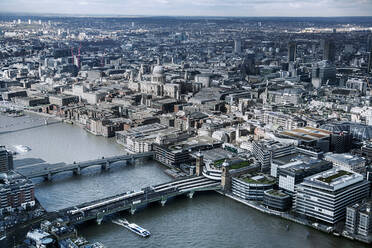 Vereinigtes Königreich, London, St. Pauls Cathedral und Themse, Luftaufnahme - AJOF00662