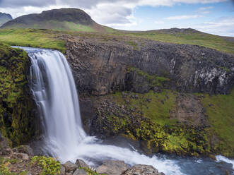 Langzeitbelichtung des Svodufoss-Wasserfalls, Island - LAF02599