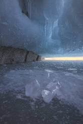 Detail der Eishöhlen im Baikalsee - CAVF90732