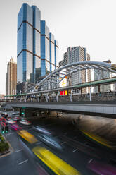 Fußgängerbrücke Chong Nonsi in Bangkoks Stadtteil Sathorn - CAVF90761