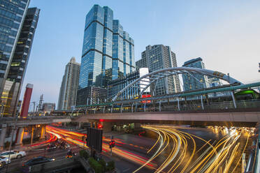 Fußgängerbrücke Chong Nonsi in Bangkoks Stadtteil Sathorn - CAVF90765