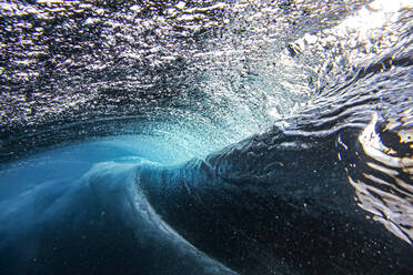 Underwater view of splashing sea wave - KNTF05942