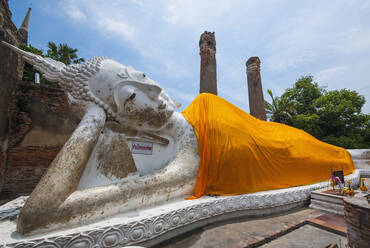 Liegende Buddha-Statue im Wat Yai Chaimongkol in Ayutthaya - CAVF91022