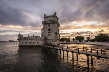 Schöner Blick auf das alte historische Gebäude des Belem-Turms in Lissabon - CAVF91043