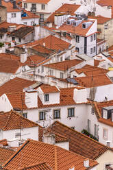 Schöner Blick auf die historischen Gebäude im Zentrum von Lissabon - CAVF91047