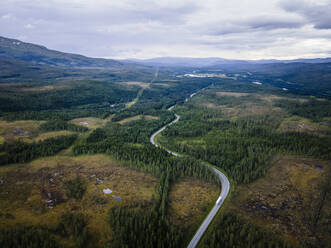 Schöne Landschaft - Landschaft gegen Himmel auf den Lofoten, Norwegen - MALF00166