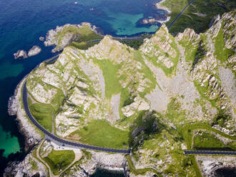 Landschaftsbild einer Insel am Meer bei Andoya, Norwegen - MALF00275
