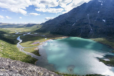 Fluss- und Berglandschaft bei Knutshoe, Norwegen - MALF00328