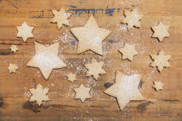 Star and snowflake shaped Christmas cookies - GWF06788