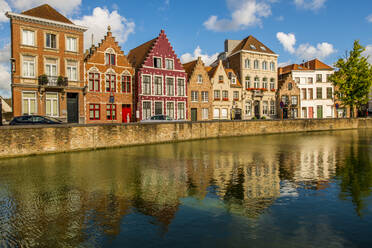 Canal scene, Bruges, West Flanders, Belgium, Europe - RHPLF18401