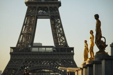 Palais de Chaillot and Eiffel Tower, Paris, Ile-de-France, France, Europe - RHPLF18426