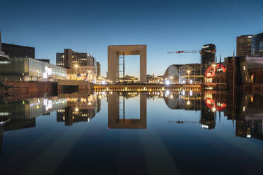 La Grande Arche in der Dämmerung, La Defense, Puteaux, Paris, Ile-de-France, Frankreich, Europa - RHPLF18427