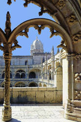 Manuelinische Ornamente im Kreuzgang des Klosters der Hieronymiten (Mosteiro dos Jeronimos), UNESCO-Weltkulturerbe, Belem, Lissabon, Portugal, Europa - RHPLF18453