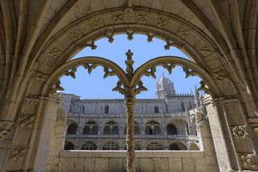 Manuelinische Ornamente im Kreuzgang des Klosters der Hieronymiten (Mosteiro dos Jeronimos), UNESCO-Weltkulturerbe, Belem, Lissabon, Portugal, Europa - RHPLF18455