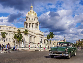 Oldtimer am Paseo del Prado und El Capitolio, Havanna, Provinz La Habana, Kuba, Westindien, Mittelamerika - RHPLF18464