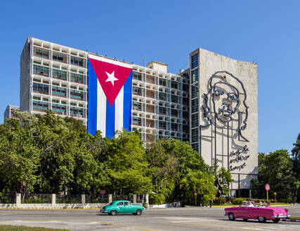 Che Guevara-Denkmal und kubanische Flagge auf der Plaza de la Revolucion (Platz der Revolution), Havanna, Provinz La Habana, Kuba, Westindien, Mittelamerika - RHPLF18469