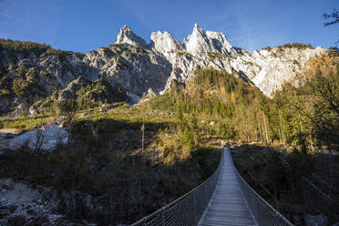 Deutschland, Bayern, Hängebrücke im Nationalpark Berchtesgaden - ZCF01026