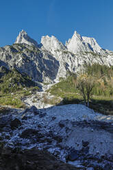 Drei raue Berggipfel im Nationalpark Berchtesgaden - ZCF01028