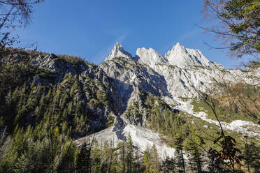 Drei raue Berggipfel im Nationalpark Berchtesgaden - ZCF01029