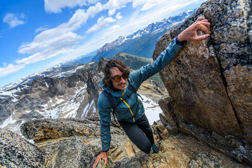 Kletterer auf Felsen, Bugaboo Property Freigegebener (PR)ovincial Park, British Columbia, Kanada - ISF24304