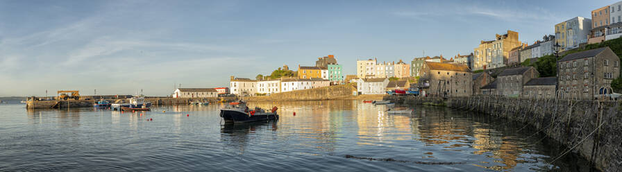 Town building by sea against sky at Tenby, Wales, UK - ALRF01763