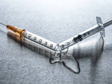 Vaccine pouring out of broken syringe - ABRF00806