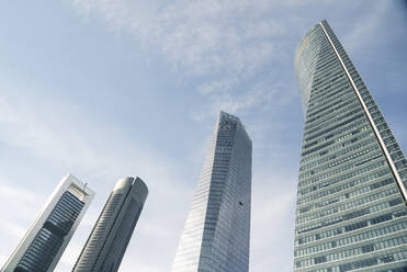 Spanien, Madrid, Hohe moderne Wolkenkratzer - OCMF01882