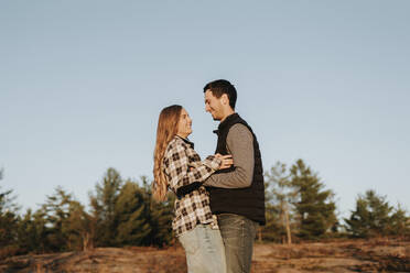 Young couple embracing during autumn hike - SMSF00503