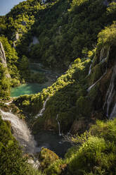 Wasserfälle in Berglandschaft - MSUF00364