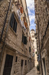 Kroatien, Dubrovnik, Enge Gasse in der Altstadt - MSUF00403