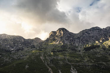 Wolken über Berglandschaft - MSUF00419