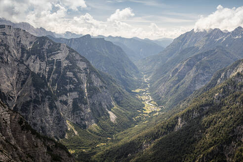 Tal in Berglandschaft - MSUF00462